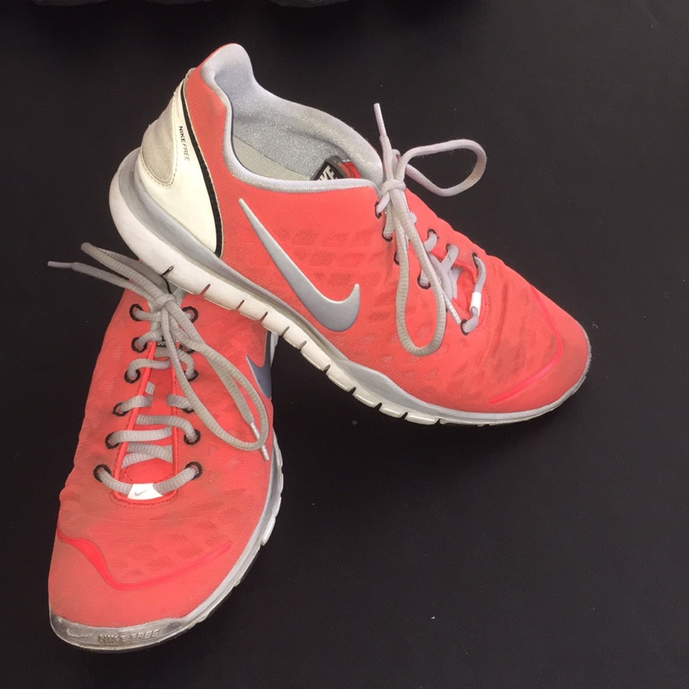Nike Free TR Fit Coral Sneakers